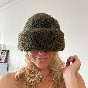 Beautiful forest green winter hat - cableami, made in Japan.